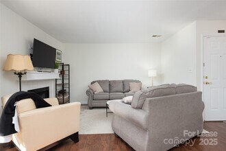 5003 Sharon Rd in Charlotte, NC - Building Photo - Building Photo