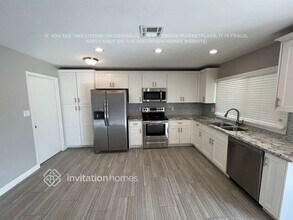 2461 E Manhatton Dr in Tempe, AZ - Foto de edificio - Building Photo