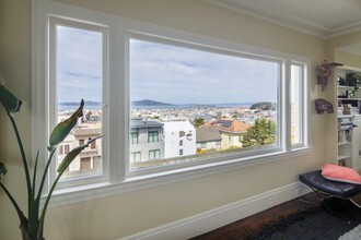 2465 Filbert St in San Francisco, CA - Building Photo - Interior Photo