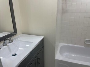 9022 NW 28th Dr-Unit -2-312 in Coral Springs, FL - Building Photo - Building Photo