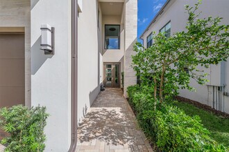 8283 Royal County Down Rd in Boca Raton, FL - Building Photo - Building Photo