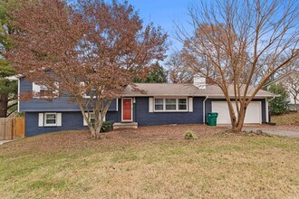 218 Brandon Rd, Unit SI ID1312617P in Knoxville, TN - Foto de edificio - Building Photo