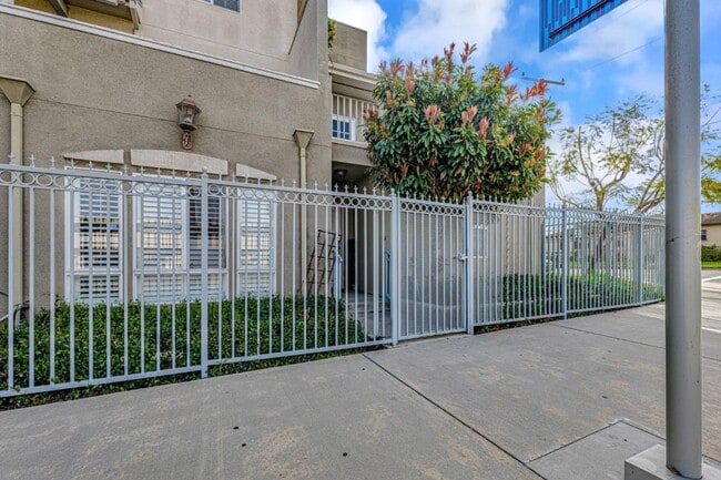 12032 S Broadway in Los Angeles, CA - Building Photo - Building Photo