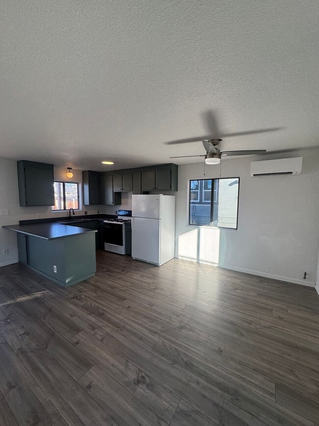 1456 Magnolia Ave in Redding, CA - Building Photo - Building Photo