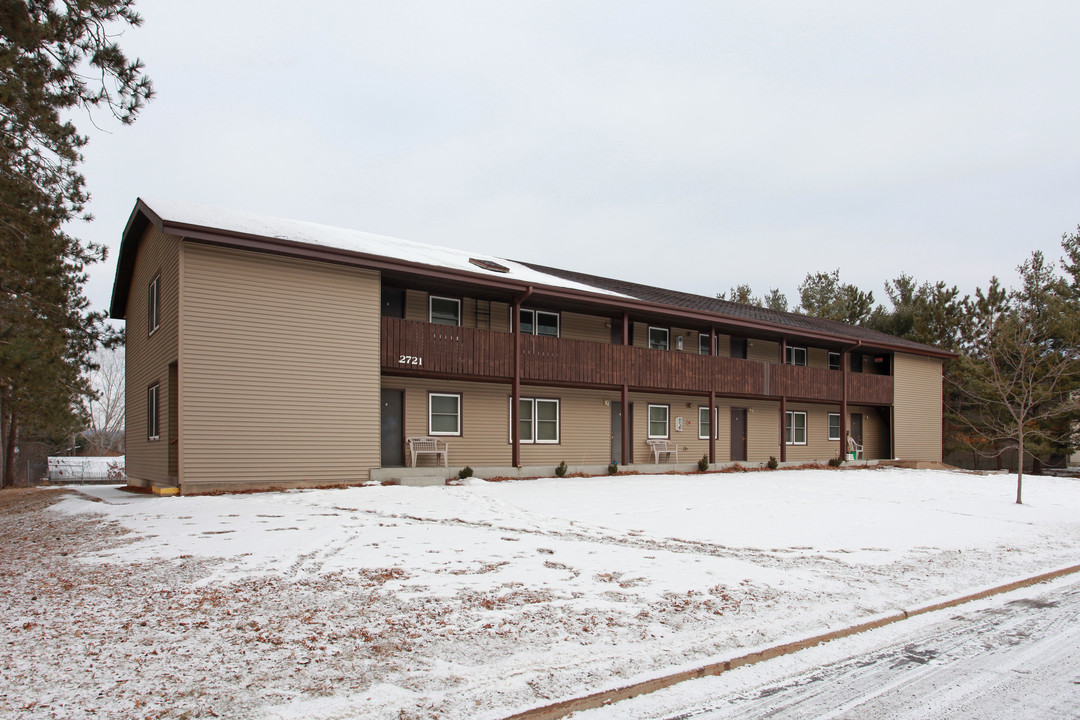 2721 Fryklund Dr in Menomonie, WI - Building Photo