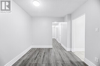 88 B Bernick Dr in Barrie, ON - Building Photo - Building Photo