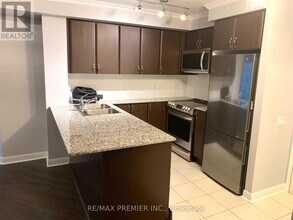 525 Wilson Ave in Toronto, ON - Building Photo - Building Photo