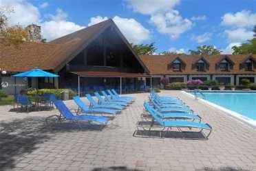 3660 Inverrary Dr in Lauderhill, FL - Building Photo