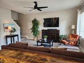 18120 Paradise Point Dr in Tampa, FL - Building Photo - Building Photo