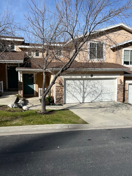 1376 Alpine Way in Provo, UT - Building Photo