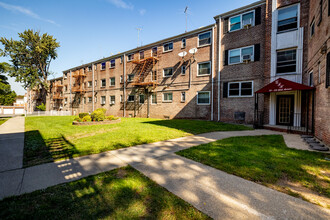 111-33 66th Ave in Forest Hills, NY - Building Photo - Building Photo