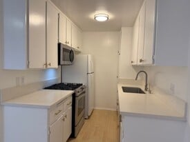 Darlington Ave in Los Angeles, CA - Building Photo