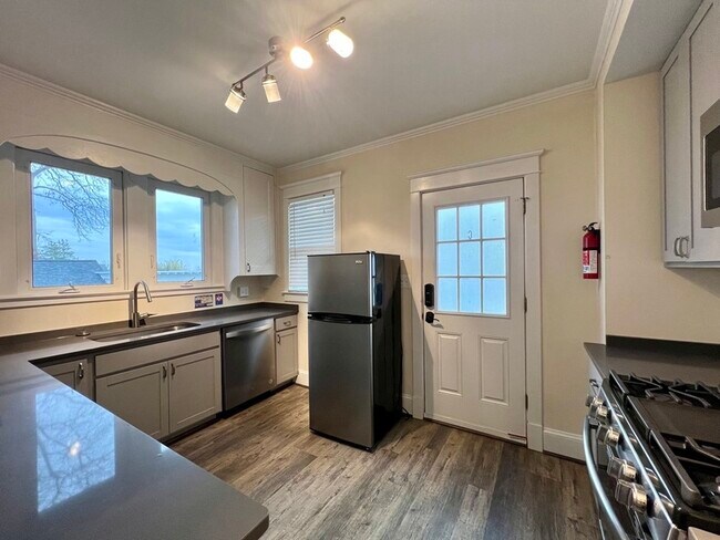 4126 Lee Hwy in Arlington, VA - Building Photo - Building Photo