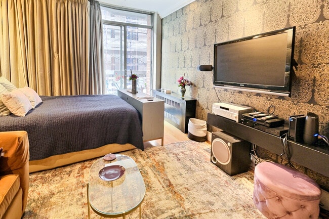 184 Thompson St in New York, NY - Building Photo - Building Photo