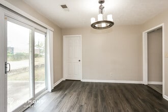 8 Silverwood Dr in Newnan, GA - Building Photo - Building Photo