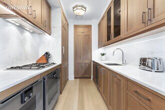 30 Park Pl-Unit -: 73C in New York, NY - Building Photo - Building Photo