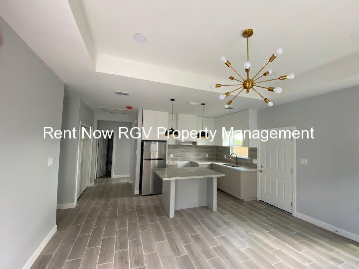 826 S Missouri St, Unit 4 in Alton, TX - Foto de edificio