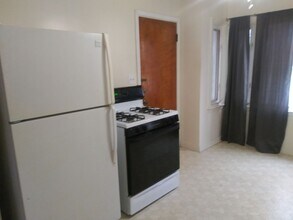 8735 W Center St-Unit -#2 in Milwaukee, WI - Building Photo - Building Photo