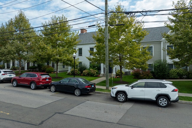 Greenfield in Stamford, CT - Building Photo - Building Photo