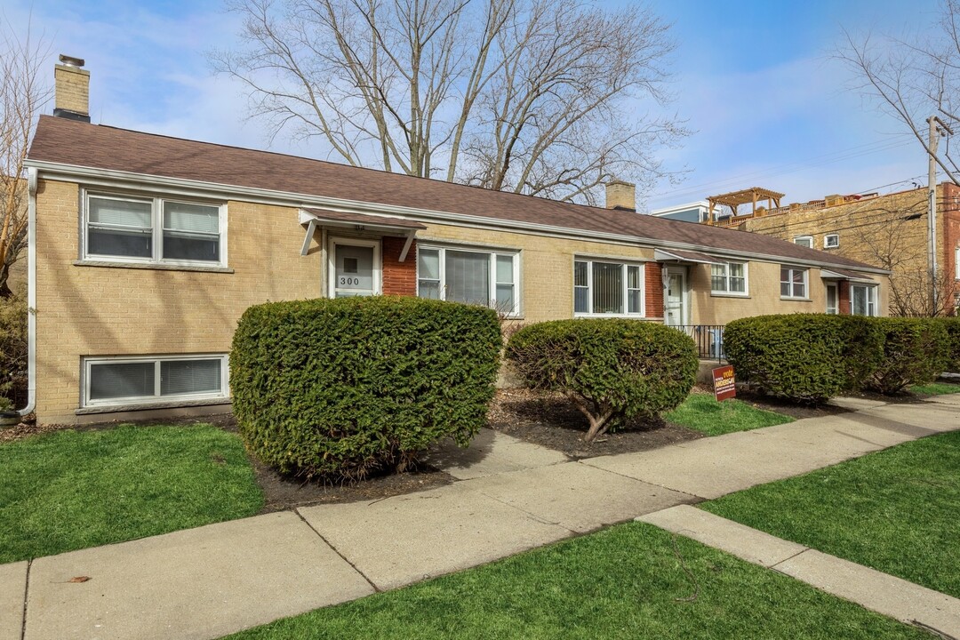 300 Sherman Ave in Evanston, IL - Building Photo