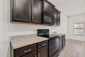 3004 Cliffview Dr in Sanger, TX - Building Photo - Building Photo