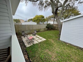 4720 Woodrow Ave in Galveston, TX - Foto de edificio - Building Photo
