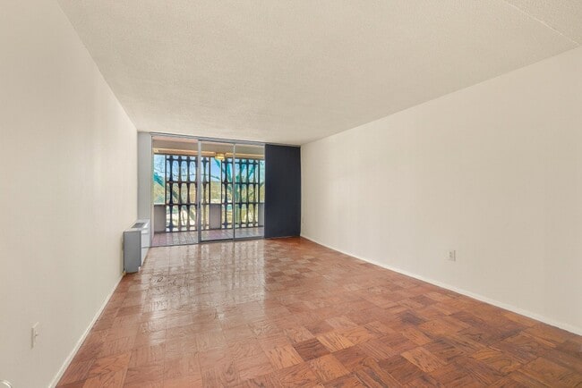 1311 Delaware Ave SW, Unit S545 in Washington, DC - Foto de edificio - Building Photo