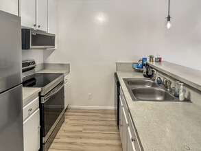 363 Newport Ave, Unit 107 in Long Beach, CA - Foto de edificio - Building Photo