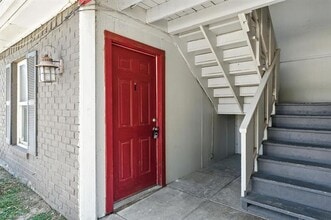 202 N Kealy Ave in Lewisville, TX - Foto de edificio - Building Photo