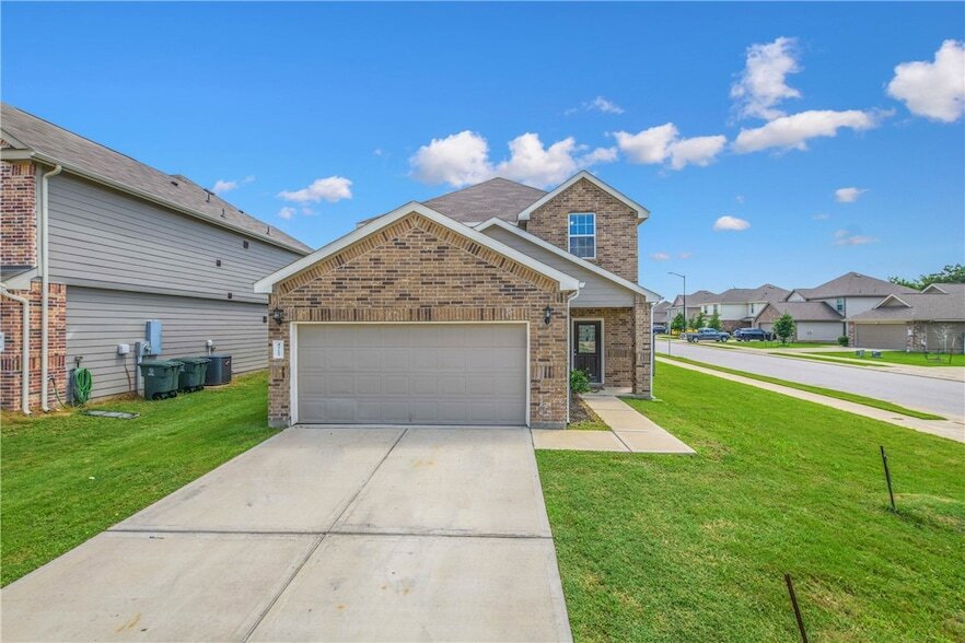 4717 Nopalitos Way in Bryan, TX - Building Photo