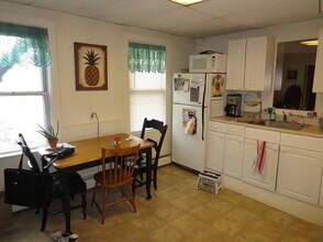 114 W 8th St, Unit 2 in Boston, MA - Building Photo - Building Photo