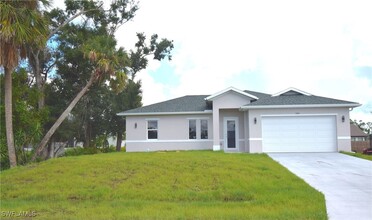 2380 Achilles St in Port Charlotte, FL - Building Photo - Building Photo