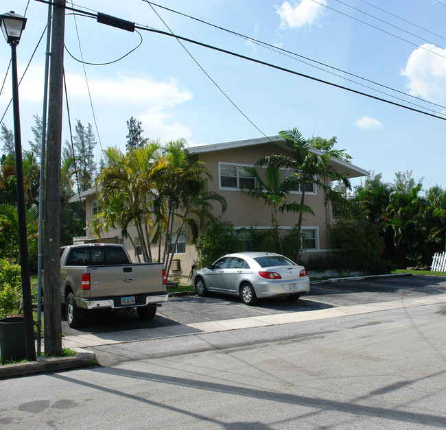 13135 Emerald Dr in Miami, FL - Building Photo - Building Photo