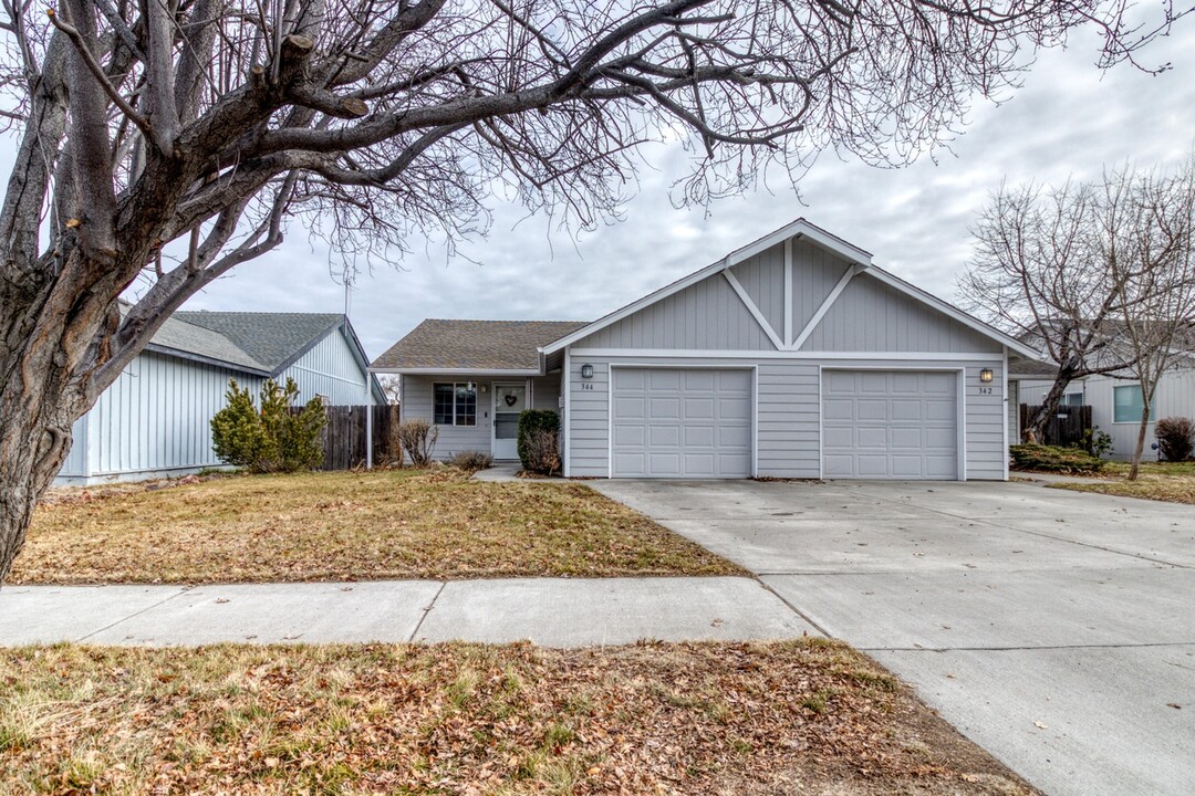 342 NW 21st St in Redmond, OR - Building Photo