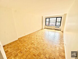 Fourth Avenue, Unit 5N in New York, NY - Building Photo