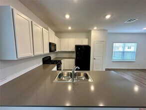 610 Waterway Ave in Hutto, TX - Building Photo - Building Photo