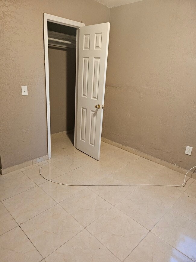 826 NW 75th St in Miami, FL - Building Photo - Building Photo