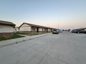 Ponderosa Apartments in Lexington, NE - Building Photo - Building Photo