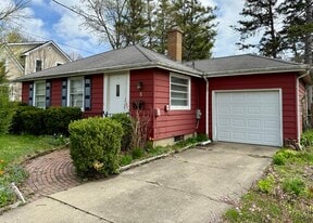 8 N Harrison St in Batavia, IL - Building Photo