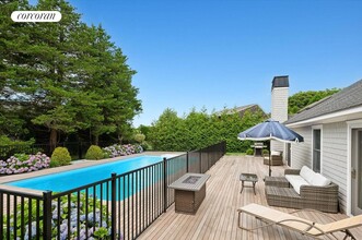 3 Carriage Ln in Southampton, NY - Building Photo - Building Photo
