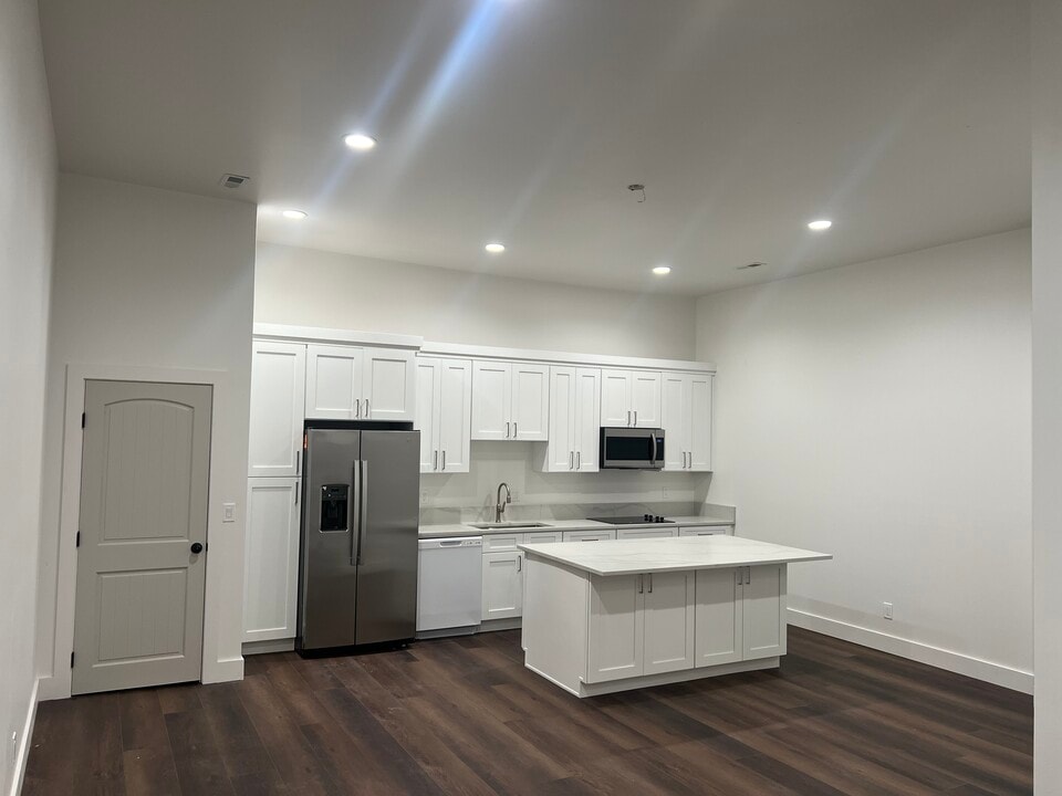 50 S Main St, Unit Unit A in London, OH - Building Photo