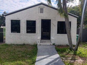 1304 NW 43rd St in Miami, FL - Building Photo - Building Photo