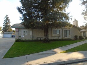 8201 Laborough Dr in Bakersfield, CA - Building Photo - Building Photo