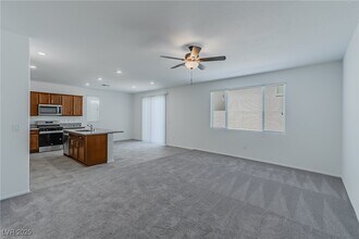 7518 Dawn Lndg Ave in Las Vegas, NV - Building Photo - Building Photo