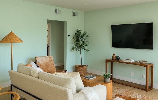 1633 E 1st St, Unit 2 in Long Beach, CA - Building Photo - Building Photo