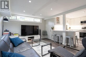 305 Blue Grass Blvd in Richmond Hill, ON - Building Photo - Building Photo