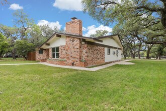 17215 Sugar Crest Dr in San Antonio, TX - Foto de edificio - Building Photo