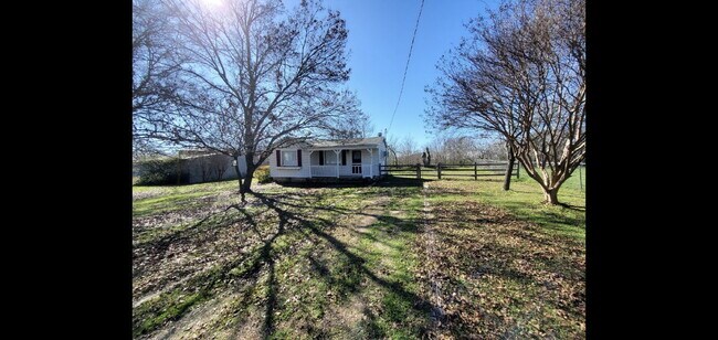 310 S Crook in Cresson, TX - Building Photo - Building Photo