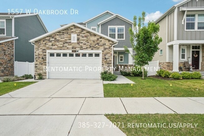 property at 1557 W Oakbrook Dr