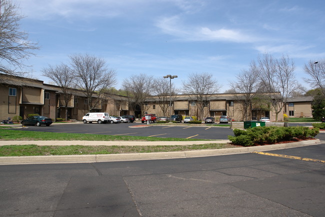 Elmwood Park Apartments in Lansing, MI - Building Photo - Building Photo